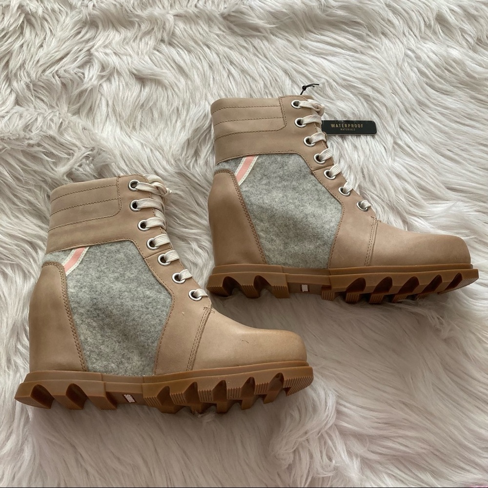 NIB Women’s Sz 8.5 Sorel Joan of the Arctic Wedge III Lexie Boots in Natural Tan - Picture 2 of 13